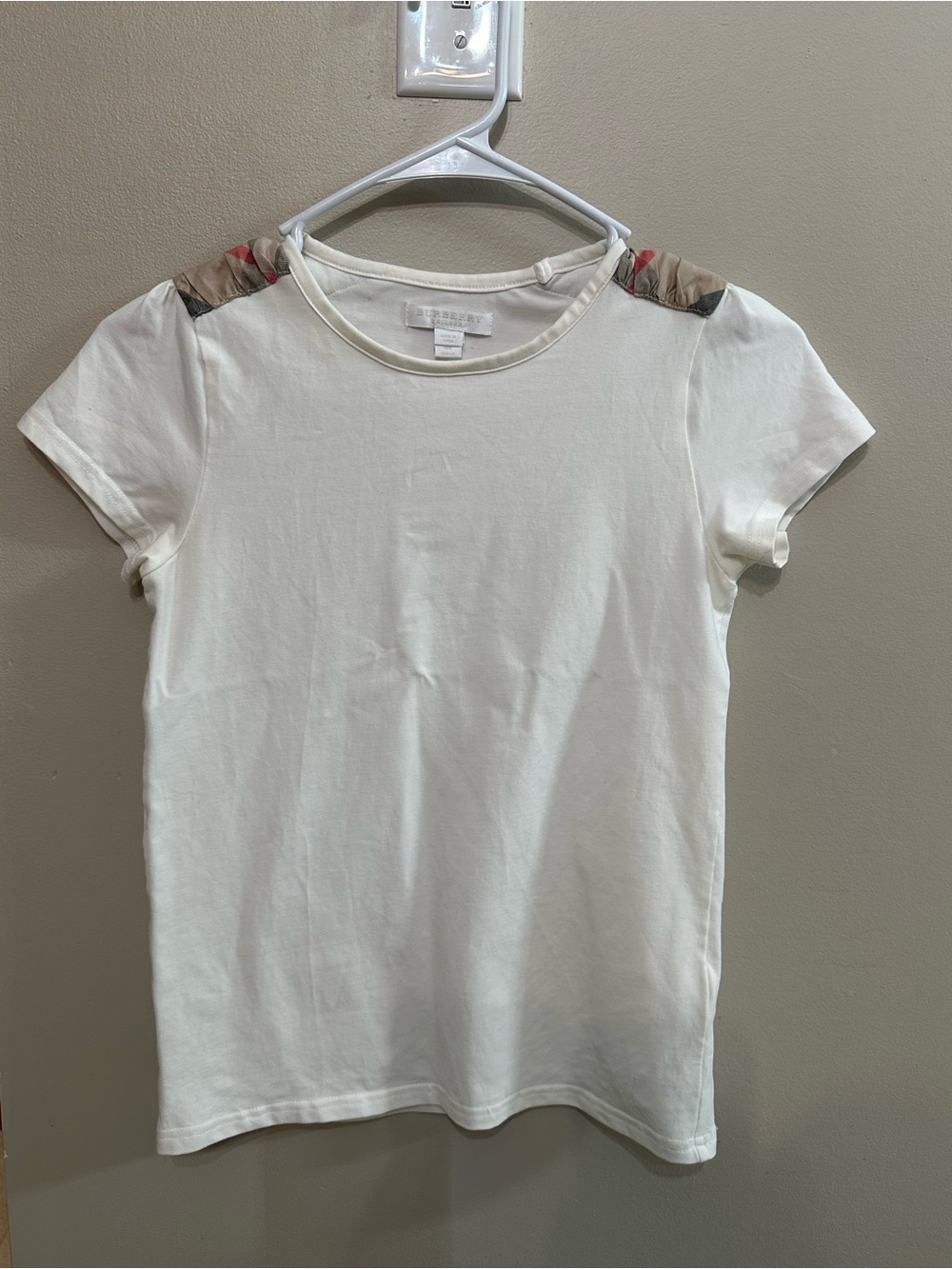 Burberry White Children’s Tee with Logo Tag 10years old